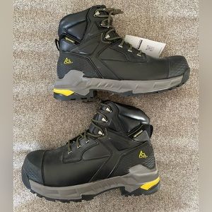 Shoes for Crews-Men’s Work Boot.  Non-slip.  New!!! Never Worn before!